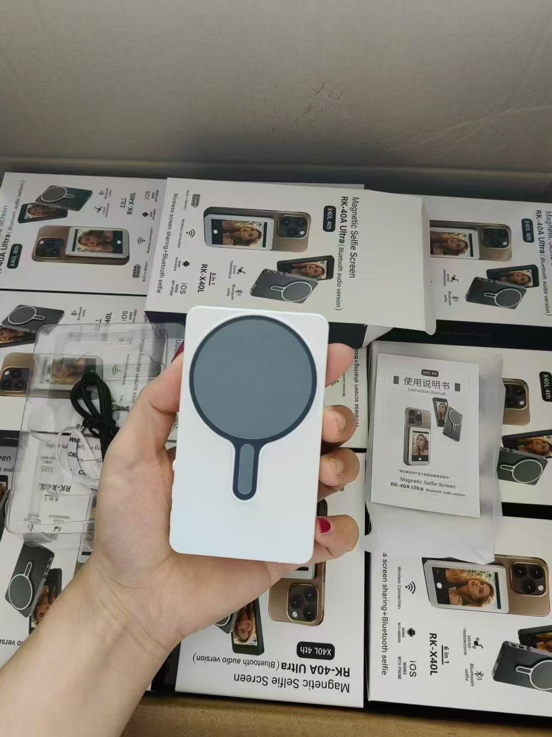 Wireless Magnetic Selfie Screen